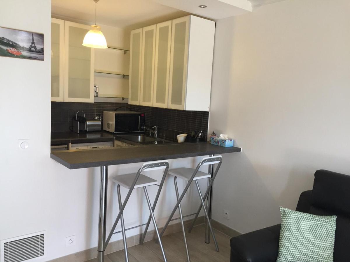 Belle résidence au centre de Saint Tropez avec piscine et garage Esterno foto