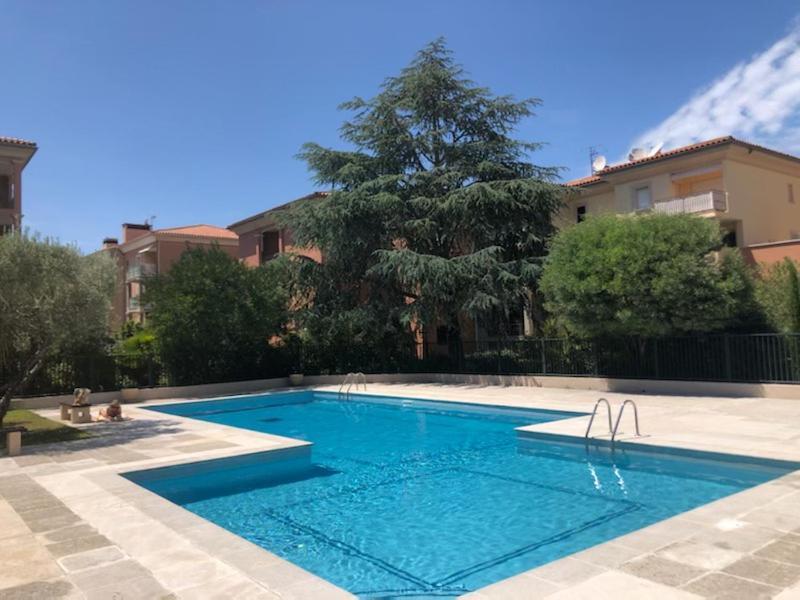 Belle résidence au centre de Saint Tropez avec piscine et garage Esterno foto