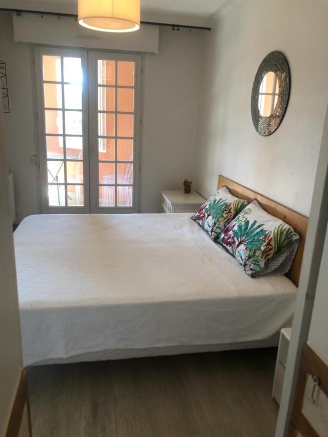 Belle résidence au centre de Saint Tropez avec piscine et garage Esterno foto